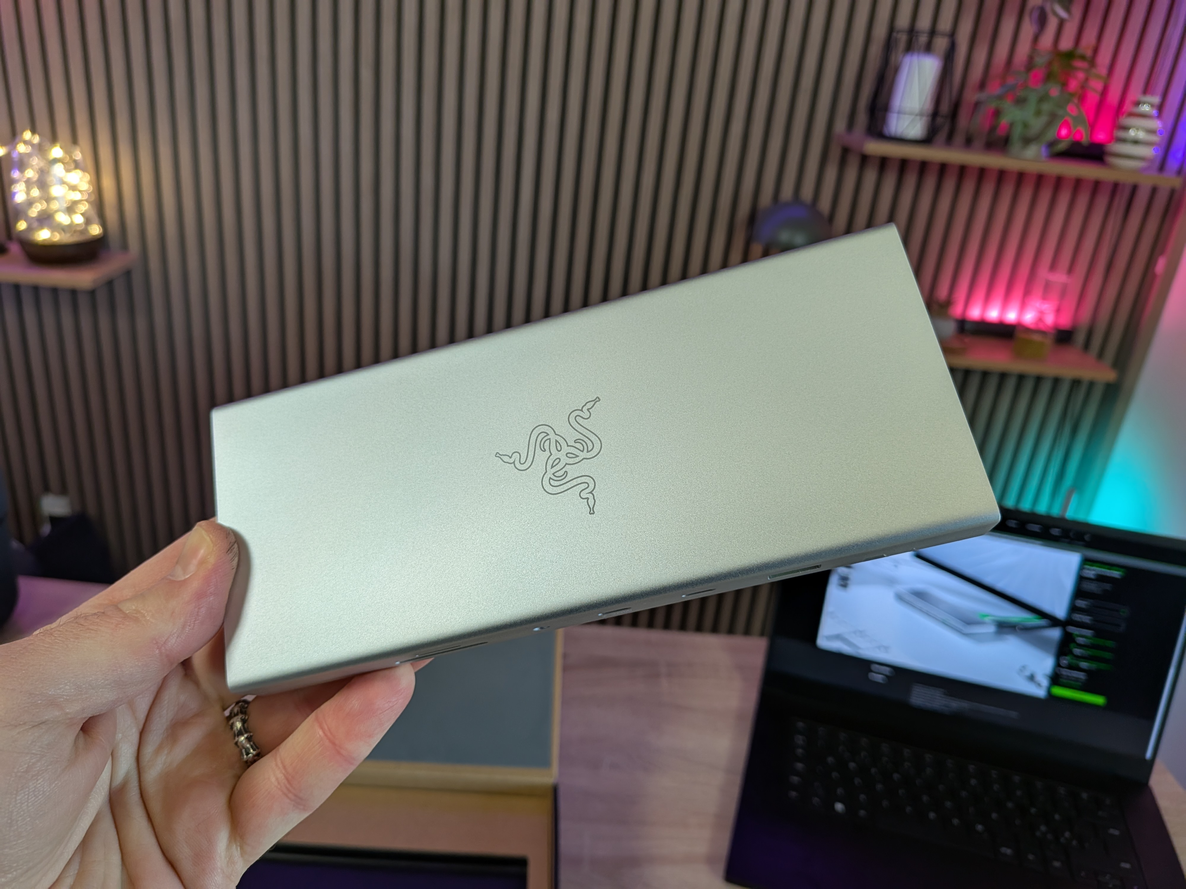 Razer USB 4 Dock finish.jpg